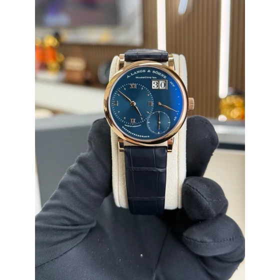A. Lange & Sohne 181.063 Little Lange 1 玫瑰金 36 毫米蓝色表盘 限量 150
